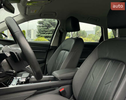 Серый Ауди Q8 e-tron, объемом двигателя 0 л и пробегом 20 тыс. км за 53900 $, фото 8 на Automoto.ua