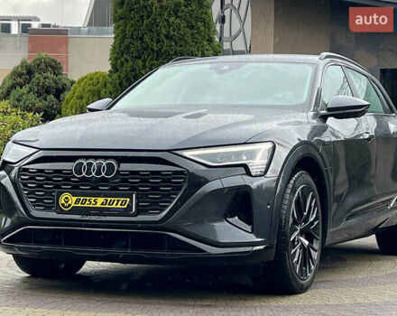 Серый Ауди Q8 e-tron, объемом двигателя 0 л и пробегом 20 тыс. км за 53900 $, фото 2 на Automoto.ua