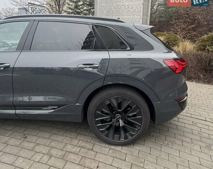 Серый Ауди Q8 e-tron, объемом двигателя 0 л и пробегом 21 тыс. км за 56500 $, фото 13 на Automoto.ua