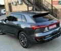 Серый Ауди Q8 e-tron, объемом двигателя 0 л и пробегом 15 тыс. км за 56500 $, фото 3 на Automoto.ua
