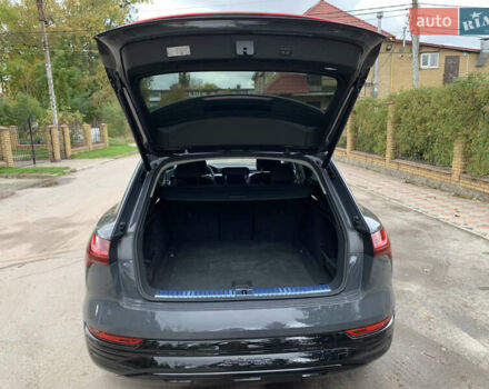Сірий Ауді Q8 e-tron, об'ємом двигуна 0 л та пробігом 1 тис. км за 65500 $, фото 10 на Automoto.ua