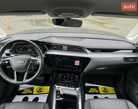 Серый Ауди Q8 e-tron, объемом двигателя 0 л и пробегом 20 тыс. км за 53900 $, фото 9 на Automoto.ua