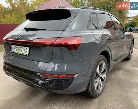 Сірий Ауді Q8 e-tron, об'ємом двигуна 0 л та пробігом 1 тис. км за 65500 $, фото 2 на Automoto.ua