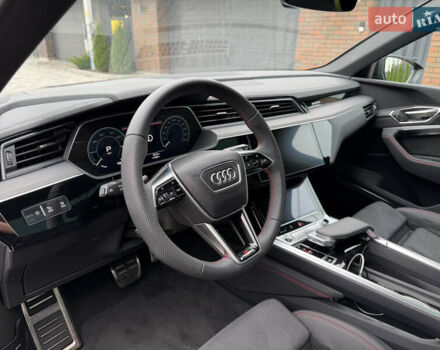 Ауди Q8 e-tron 2024 в Киеве на Automoto.ua Серый Ауди Q8 e-tron, объемом двигателя 0 л и пробегом 8 тыс. км за 62800 $, фото 15 на Automoto.ua