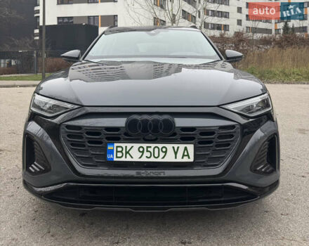 Серый Ауди Q8 e-tron, объемом двигателя 0 л и пробегом 21 тыс. км за 56500 $, фото 6 на Automoto.ua
