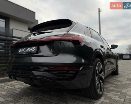 Ауди Q8 e-tron 2024 в Киеве на Automoto.ua Серый Ауди Q8 e-tron, объемом двигателя 0 л и пробегом 8 тыс. км за 62800 $, фото 3 на Automoto.ua
