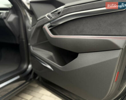 Ауди Q8 e-tron 2024 в Киеве на Automoto.ua Серый Ауди Q8 e-tron, объемом двигателя 0 л и пробегом 8 тыс. км за 62800 $, фото 14 на Automoto.ua