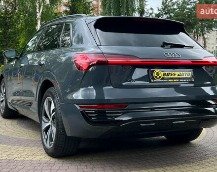 Серый Ауди Q8 e-tron, объемом двигателя 0 л и пробегом 1 тыс. км за 54900 $, фото 4 на Automoto.ua