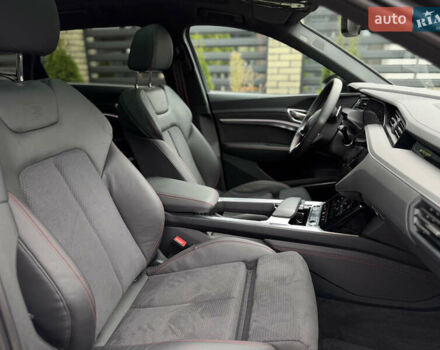 Ауди Q8 e-tron 2024 в Киеве на Automoto.ua Серый Ауди Q8 e-tron, объемом двигателя 0 л и пробегом 8 тыс. км за 62800 $, фото 8 на Automoto.ua