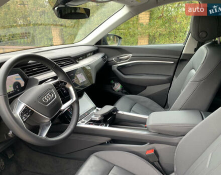 Сірий Ауді Q8 e-tron, об'ємом двигуна 0 л та пробігом 1 тис. км за 65500 $, фото 11 на Automoto.ua