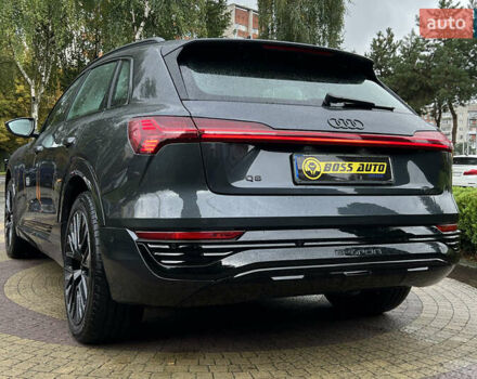 Серый Ауди Q8 e-tron, объемом двигателя 0 л и пробегом 20 тыс. км за 53900 $, фото 4 на Automoto.ua