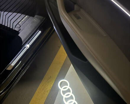 Серый Ауди Q8 e-tron, объемом двигателя 0 л и пробегом 21 тыс. км за 56500 $, фото 42 на Automoto.ua