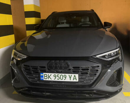 Серый Ауди Q8 e-tron, объемом двигателя 0 л и пробегом 21 тыс. км за 56500 $, фото 11 на Automoto.ua