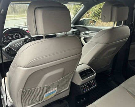 Серый Ауди Q8 e-tron, объемом двигателя 0 л и пробегом 21 тыс. км за 56500 $, фото 33 на Automoto.ua