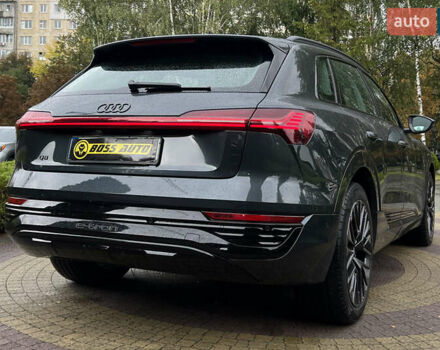 Серый Ауди Q8 e-tron, объемом двигателя 0 л и пробегом 20 тыс. км за 53900 $, фото 6 на Automoto.ua