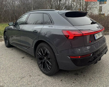 Серый Ауди Q8 e-tron, объемом двигателя 0 л и пробегом 21 тыс. км за 56500 $, фото 8 на Automoto.ua