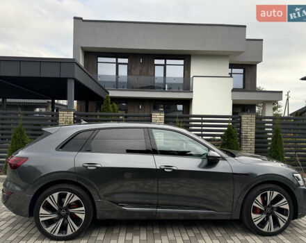 Ауди Q8 e-tron 2024 в Киеве на Automoto.ua Серый Ауди Q8 e-tron, объемом двигателя 0 л и пробегом 8 тыс. км за 62800 $, фото 6 на Automoto.ua