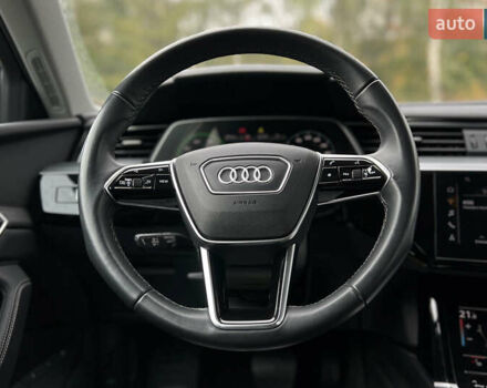 Серый Ауди Q8 e-tron, объемом двигателя 0 л и пробегом 20 тыс. км за 53900 $, фото 12 на Automoto.ua