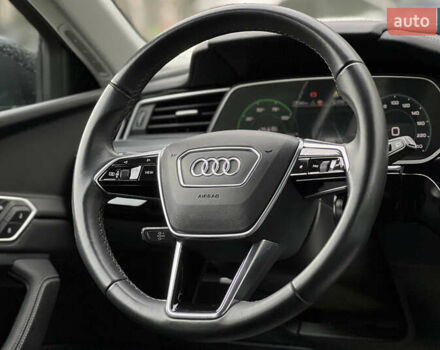Серый Ауди Q8 e-tron, объемом двигателя 0 л и пробегом 20 тыс. км за 53900 $, фото 22 на Automoto.ua