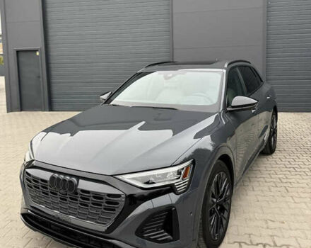 Серый Ауди Q8 e-tron, объемом двигателя 0 л и пробегом 21 тыс. км за 56500 $, фото 1 на Automoto.ua