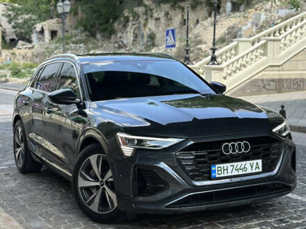 Ауді Q8 e-tron 2023 у Одесі на Automoto.ua Сірий Ауді Q8 e-tron, об'ємом двигуна 0 л та пробігом 4 тис. км за 55000 $, фото 1 на Automoto.ua