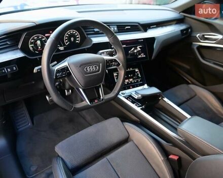 Синий Ауди Q8 e-tron, объемом двигателя 0 л и пробегом 39 тыс. км за 69999 $, фото 48 на Automoto.ua