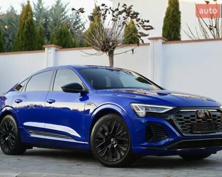 Синий Ауди Q8 e-tron, объемом двигателя 0 л и пробегом 39 тыс. км за 69999 $, фото 1 на Automoto.ua