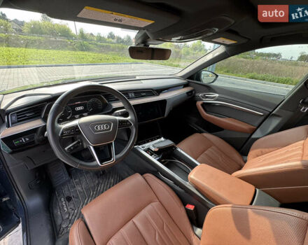 Ауди Q8 e-tron 2023 в Львове на Automoto.ua Синий Ауди Q8 e-tron, объемом двигателя 0 л и пробегом 13 тыс. км за 58000 $, фото 20 на Automoto.ua