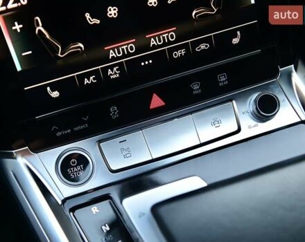 Синий Ауди Q8 e-tron, объемом двигателя 0 л и пробегом 39 тыс. км за 69999 $, фото 50 на Automoto.ua