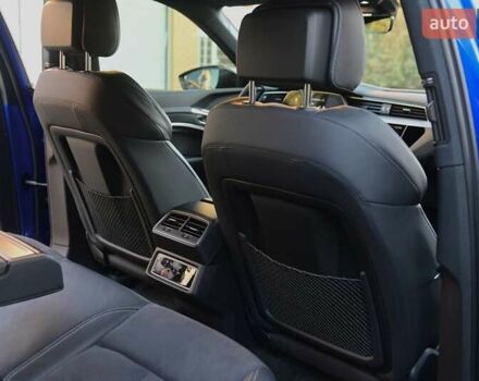 Синий Ауди Q8 e-tron, объемом двигателя 0 л и пробегом 39 тыс. км за 69999 $, фото 72 на Automoto.ua