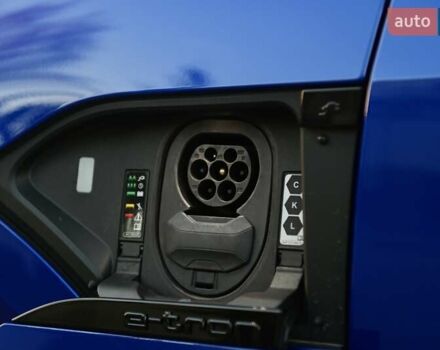 Синий Ауди Q8 e-tron, объемом двигателя 0 л и пробегом 39 тыс. км за 69999 $, фото 28 на Automoto.ua