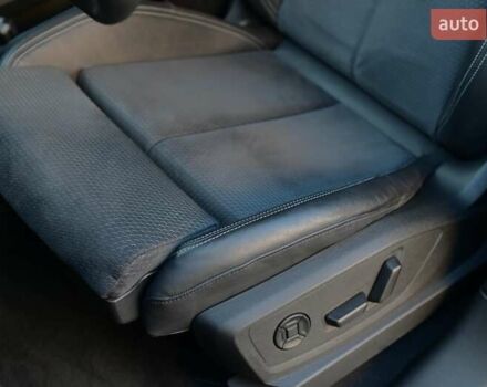 Синий Ауди Q8 e-tron, объемом двигателя 0 л и пробегом 39 тыс. км за 69999 $, фото 43 на Automoto.ua