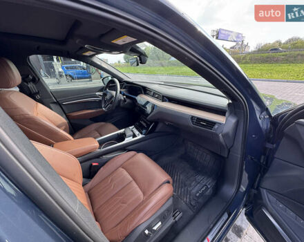 Ауди Q8 e-tron 2023 в Львове на Automoto.ua Синий Ауди Q8 e-tron, объемом двигателя 0 л и пробегом 13 тыс. км за 58000 $, фото 19 на Automoto.ua