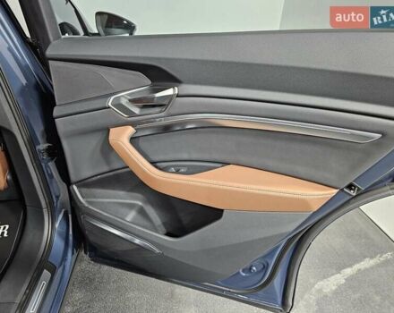 Синий Ауди Q8 e-tron, объемом двигателя 0 л и пробегом 5 тыс. км за 48500 $, фото 15 на Automoto.ua