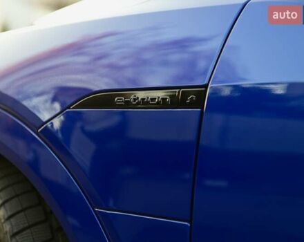 Синий Ауди Q8 e-tron, объемом двигателя 0 л и пробегом 39 тыс. км за 69999 $, фото 29 на Automoto.ua