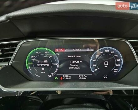 Синий Ауди Q8 e-tron, объемом двигателя 0 л и пробегом 5 тыс. км за 48500 $, фото 40 на Automoto.ua