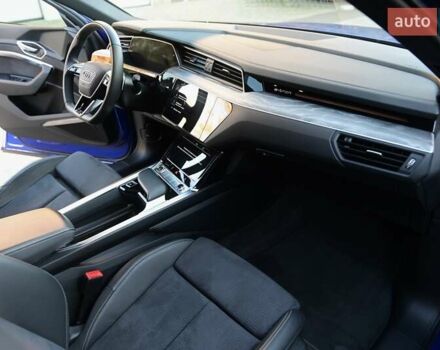Синий Ауди Q8 e-tron, объемом двигателя 0 л и пробегом 39 тыс. км за 69999 $, фото 69 на Automoto.ua