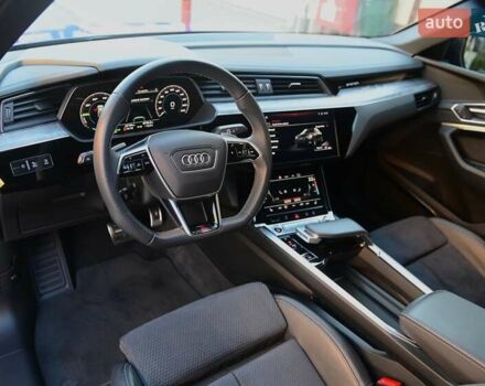 Синий Ауди Q8 e-tron, объемом двигателя 0 л и пробегом 39 тыс. км за 69999 $, фото 59 на Automoto.ua