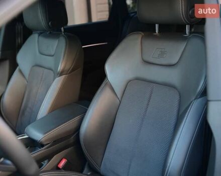 Синий Ауди Q8 e-tron, объемом двигателя 0 л и пробегом 39 тыс. км за 69999 $, фото 42 на Automoto.ua