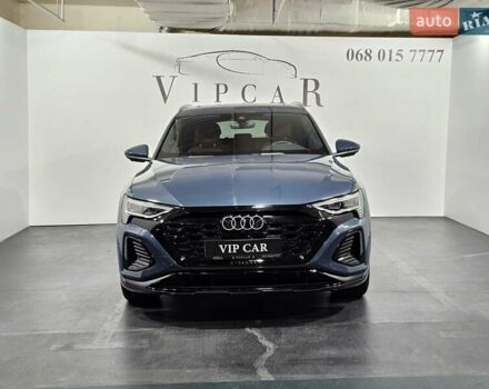 Синий Ауди Q8 e-tron, объемом двигателя 0 л и пробегом 5 тыс. км за 48500 $, фото 2 на Automoto.ua