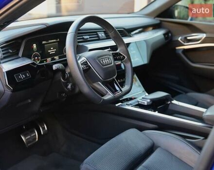 Синий Ауди Q8 e-tron, объемом двигателя 0 л и пробегом 39 тыс. км за 69999 $, фото 41 на Automoto.ua
