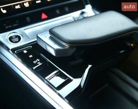 Синий Ауди Q8 e-tron, объемом двигателя 0 л и пробегом 39 тыс. км за 69999 $, фото 49 на Automoto.ua