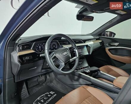 Синий Ауди Q8 e-tron, объемом двигателя 0 л и пробегом 5 тыс. км за 48500 $, фото 22 на Automoto.ua