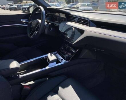 Синий Ауди Q8 e-tron, объемом двигателя 0 л и пробегом 18 тыс. км за 67000 $, фото 32 на Automoto.ua
