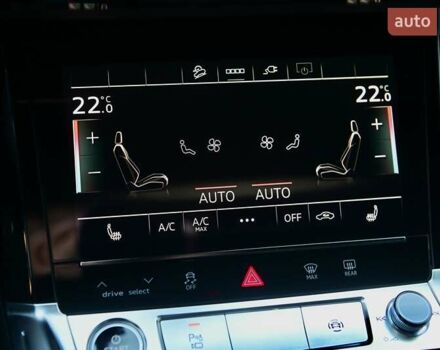 Синий Ауди Q8 e-tron, объемом двигателя 0 л и пробегом 39 тыс. км за 69999 $, фото 55 на Automoto.ua