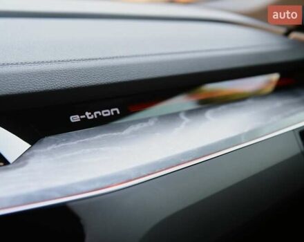 Синий Ауди Q8 e-tron, объемом двигателя 0 л и пробегом 39 тыс. км за 69999 $, фото 60 на Automoto.ua