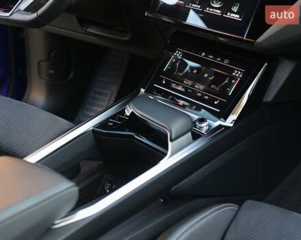 Синий Ауди Q8 e-tron, объемом двигателя 0 л и пробегом 39 тыс. км за 69999 $, фото 68 на Automoto.ua