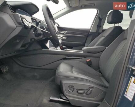 Синий Ауди Q8 e-tron, объемом двигателя 0 л и пробегом 1 тыс. км за 30000 $, фото 6 на Automoto.ua
