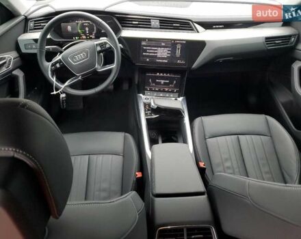 Синий Ауди Q8 e-tron, объемом двигателя 0 л и пробегом 1 тыс. км за 30000 $, фото 7 на Automoto.ua