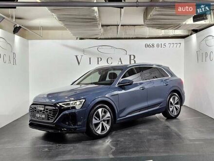 Синий Ауди Q8 e-tron, объемом двигателя 0 л и пробегом 5 тыс. км за 48500 $, фото 1 на Automoto.ua